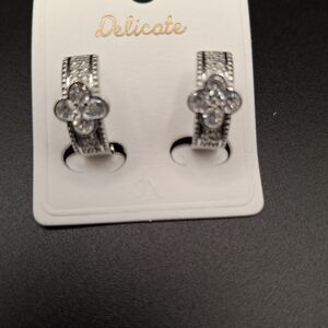 Delicates Silver Floral Crystal Earrings
